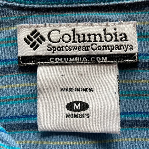 Columbia Vintage Woman’s Button Down Shirt. Fitted, Rounded Hem, Cotton, Size M - Picture 4 of 13